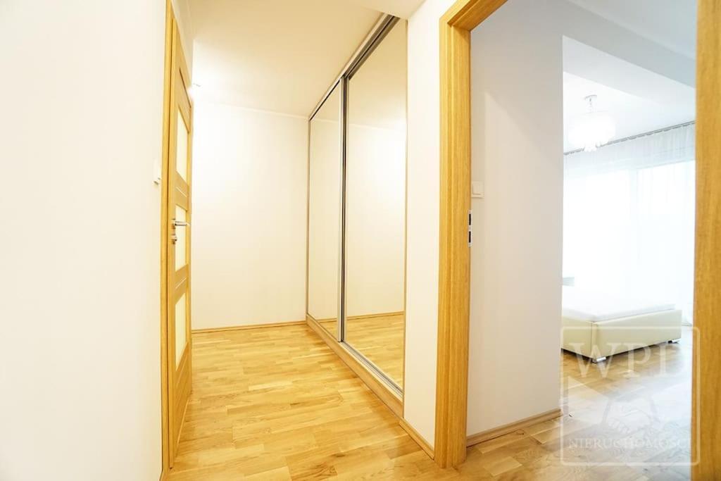 Modern Apartment-City Center-New Building-Garage ヴロツワフ エクステリア 写真