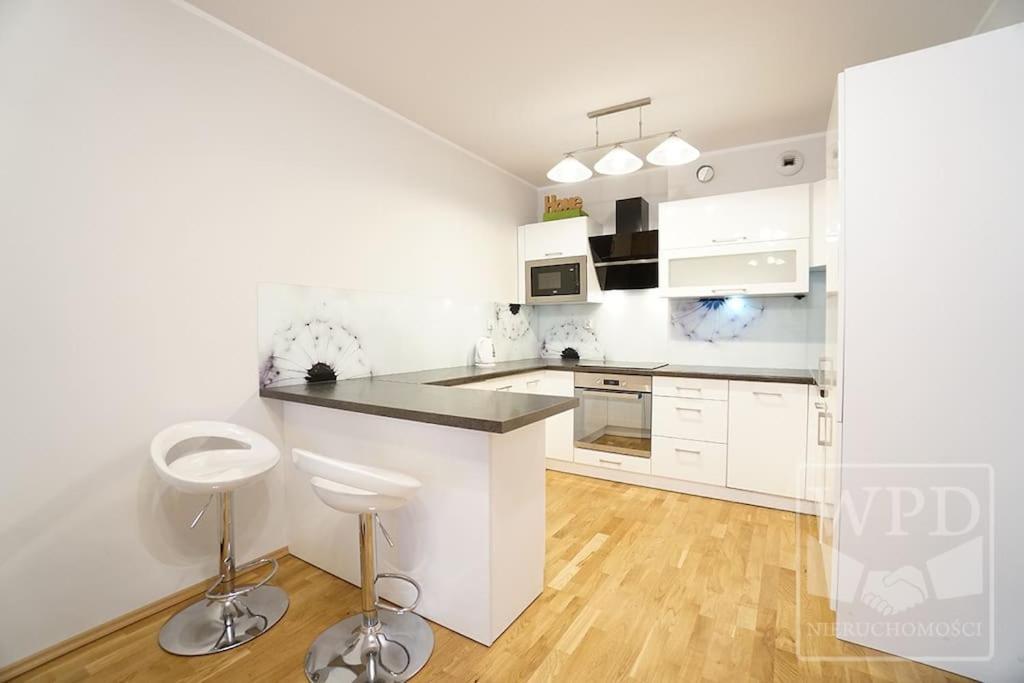 Modern Apartment-City Center-New Building-Garage ヴロツワフ エクステリア 写真