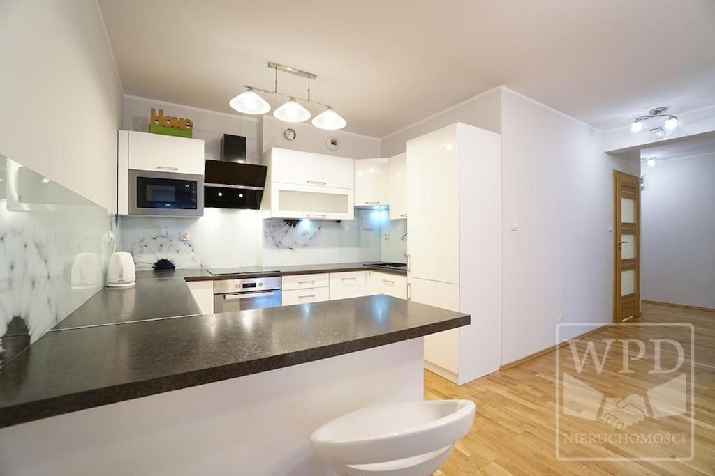 Modern Apartment-City Center-New Building-Garage ヴロツワフ エクステリア 写真