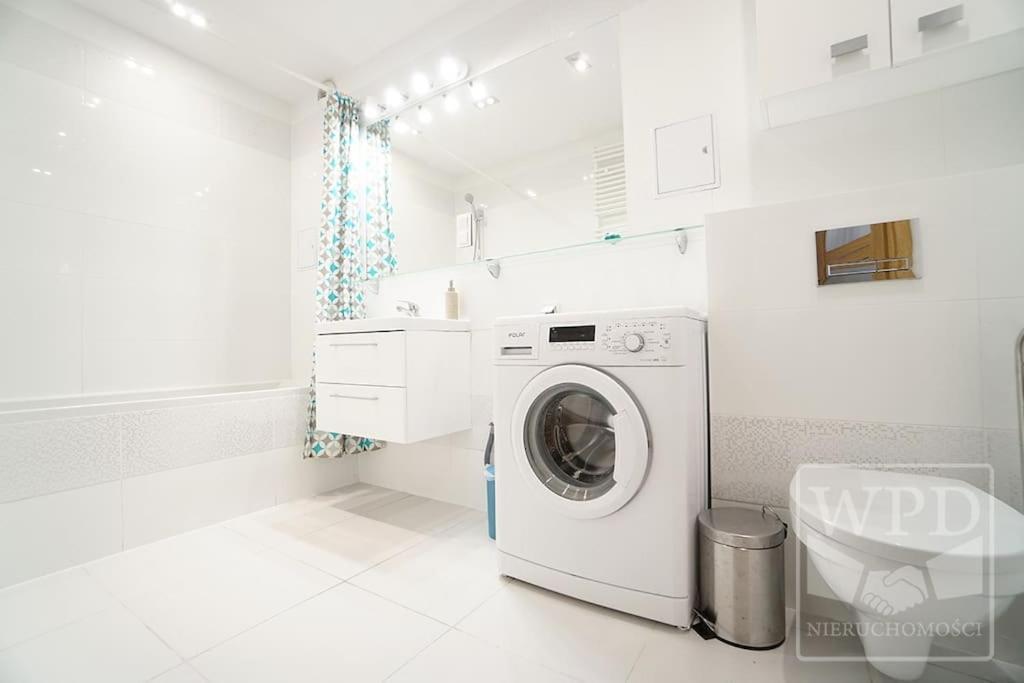 Modern Apartment-City Center-New Building-Garage ヴロツワフ エクステリア 写真