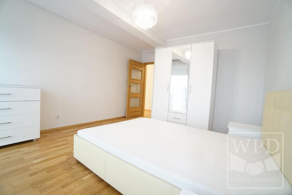 Modern Apartment-City Center-New Building-Garage ヴロツワフ エクステリア 写真